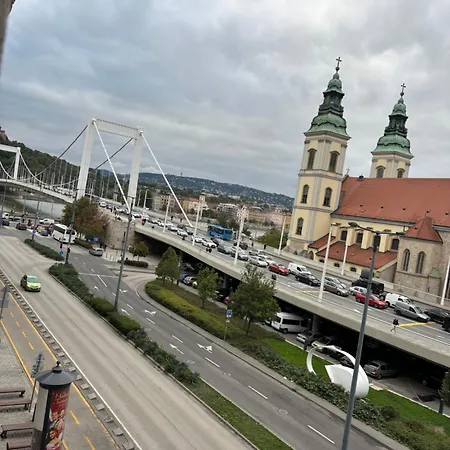Cozy Panorama Next To The Fashion Street Apartment